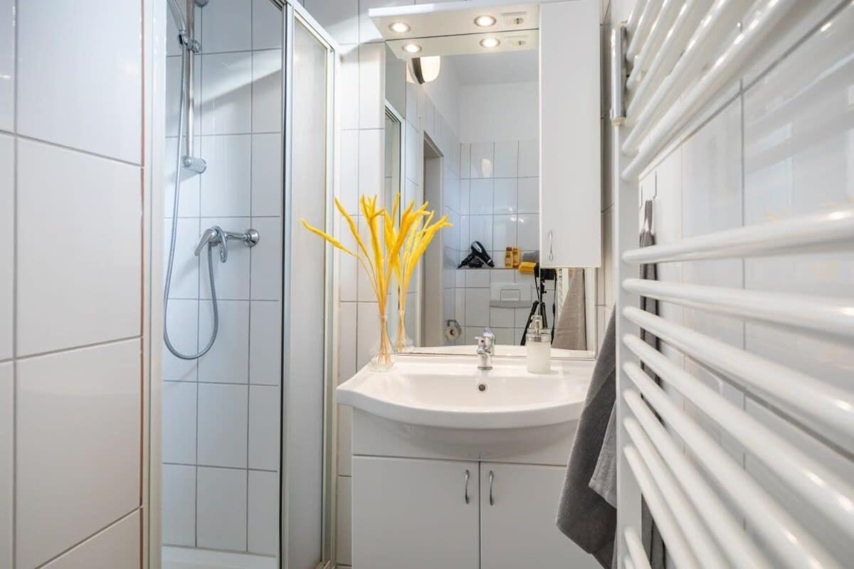 Beautiful 2 Bedroom Apartment Incl Parking Хамбург Екстериор снимка